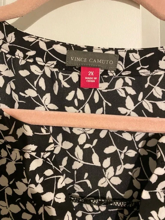 Vince Camuto Black Tunic with White Leaf Print - Picture 4 of 5